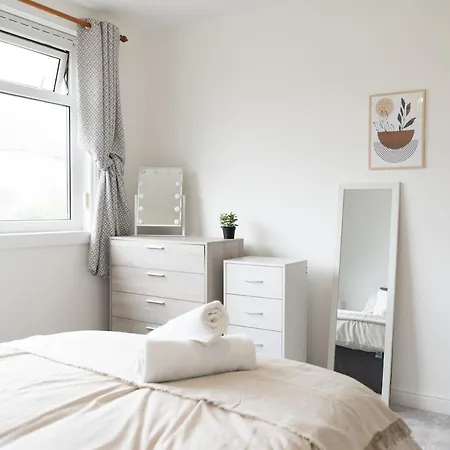 Modern 3br Contractor - Parking - Near * Leeds (West Yorkshire)