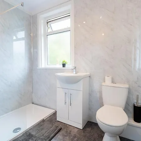 Modern 3br Contractor - Parking - Near * Leeds (West Yorkshire)