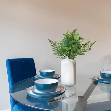 Modern 3br Contractor - Parking - Near * Leeds (West Yorkshire)