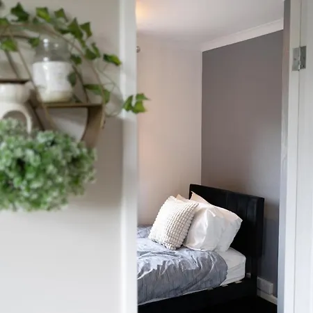 Modern 3br Contractor - Parking - Near Holiday home